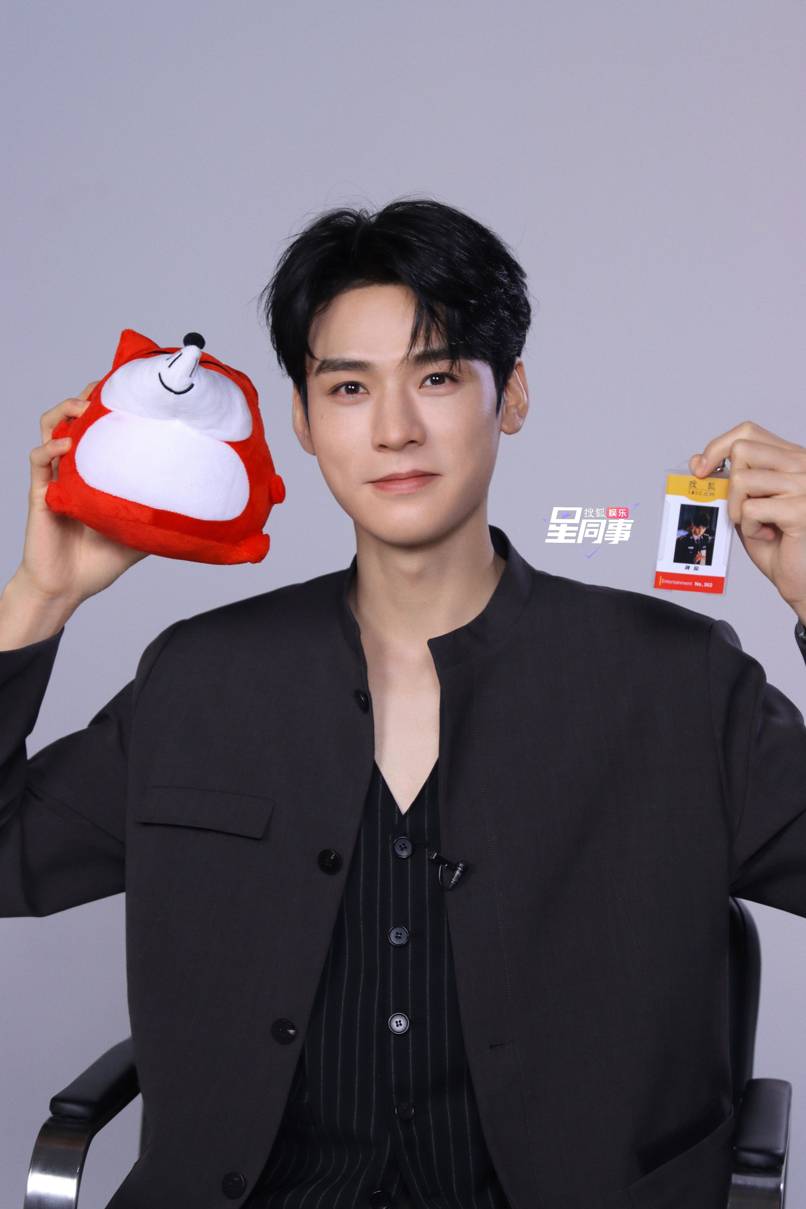 随橙想，的帅照反而给了⭐️一些鼓励没错，明天10点叶sir专访正片即将上线！下午