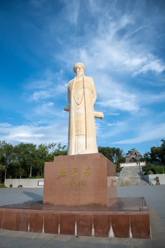 评价左宗棠（1812—1885），核心在于看待他作为晚清封建政权的忠臣与中华民族