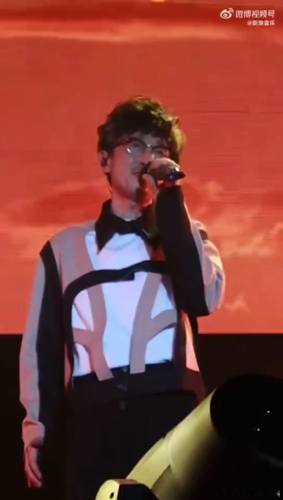 周传雄冷门关我小刚什么事 他的存在本身就是一种热度，三十多年的音乐生涯，无数经典