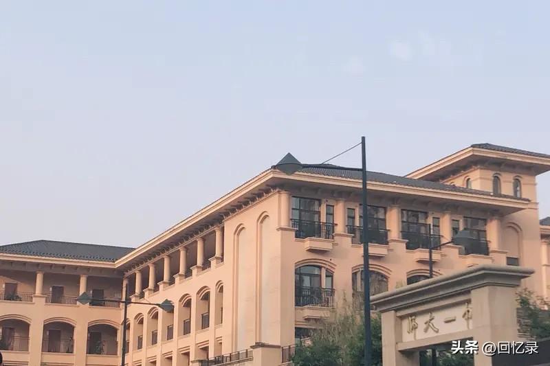 2026年武汉高三三调高分排名
华一高（占据前三）、外高、六高、一中包揽了前十名