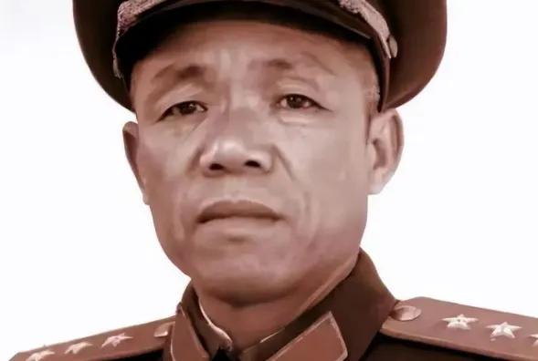 55年韩先楚拟授中将军衔，毛主席得知后直言：别忘了在海南的功劳。1955年授衔仪