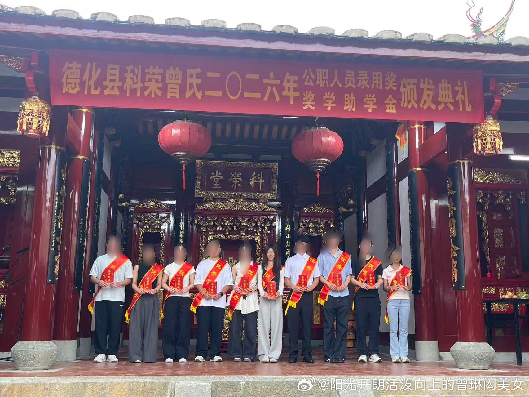 我妈的人机给我拍得脸上只看得到两个苹果肌