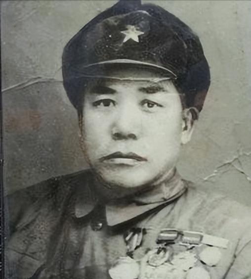 1955年授衔，毛主席看完名单后突然问：“那个一次砍杀27个日军的军中吕布怎么没