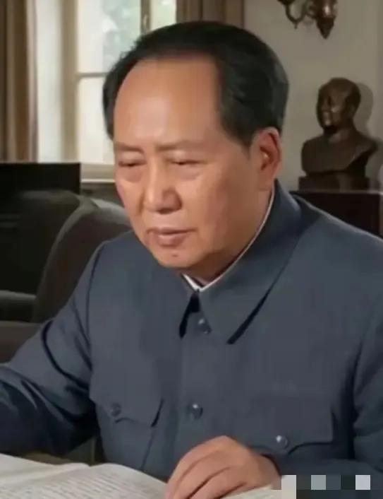 1971年，外国友人问毛主席，军装可改推向国际化？毛主席说，材质可以相应跟进，但