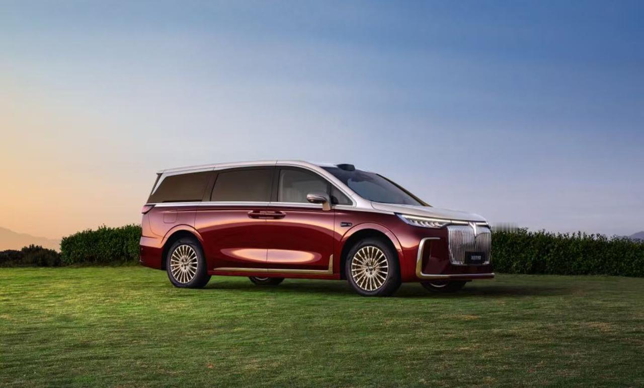 40万以上MPV销量榜出炉！
岚图梦想家直接奔着月销量过万走了…
虽然月销量过万