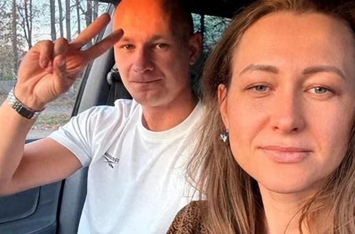 【俄女子寻弟30年，竟发现弟弟同村同校朝夕相见】36岁的俄女子亚娜·拉久希娜自幼