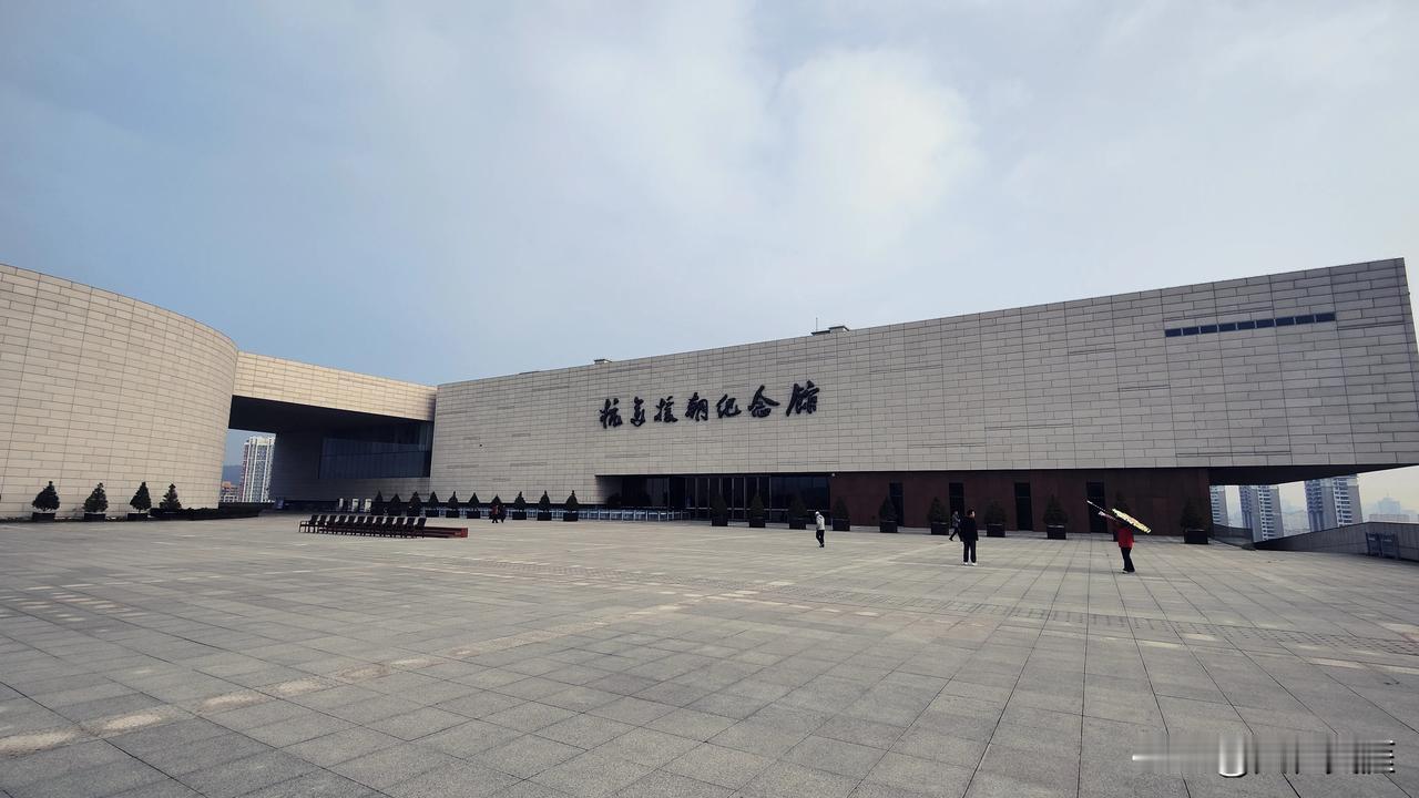 今天是中国人民志愿军出国作战74周年。刚好自驾到丹东，很有意义。