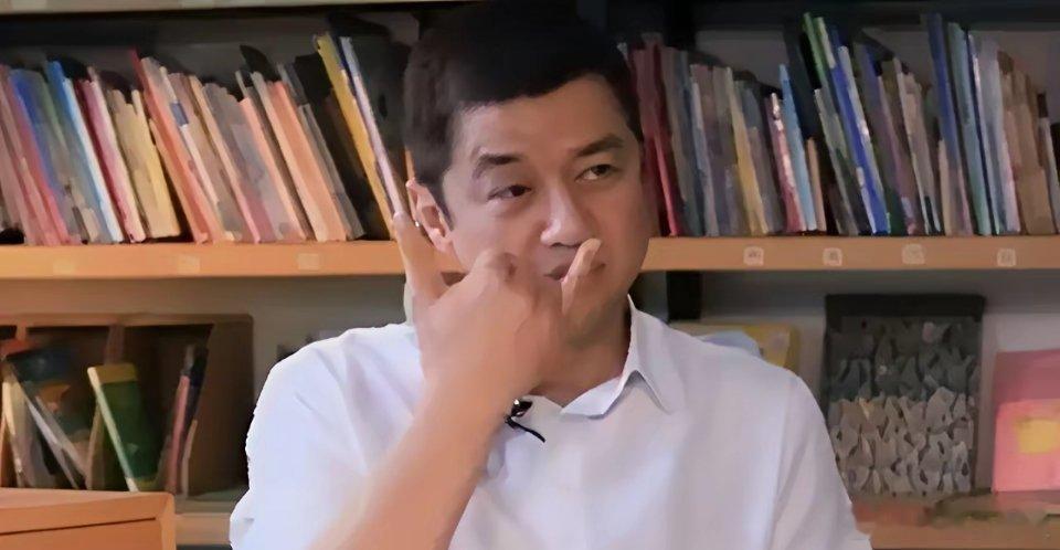 李亚鹏跟王菲离婚以后，上过陆鲁豫的访谈，在节目里李亚鹏谈到了两人离婚的喜欢细节。