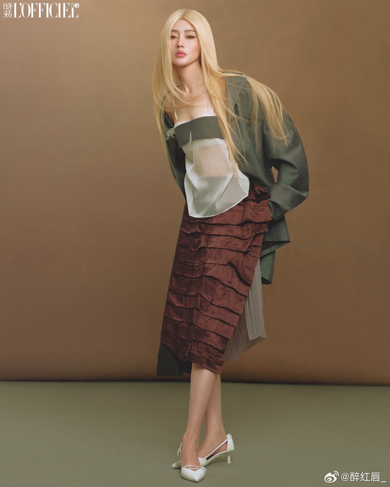 张天爱飒野惊鸿大片气场全开，美到失语！张天爱这组时装大片镜头感封神，金发造型利落