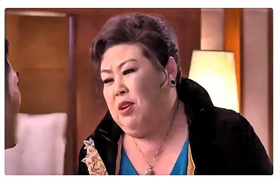 我问我妈妈，
为什么董立范去世5年了现在才曝出来？
我妈叹了一口气，反问我，你现