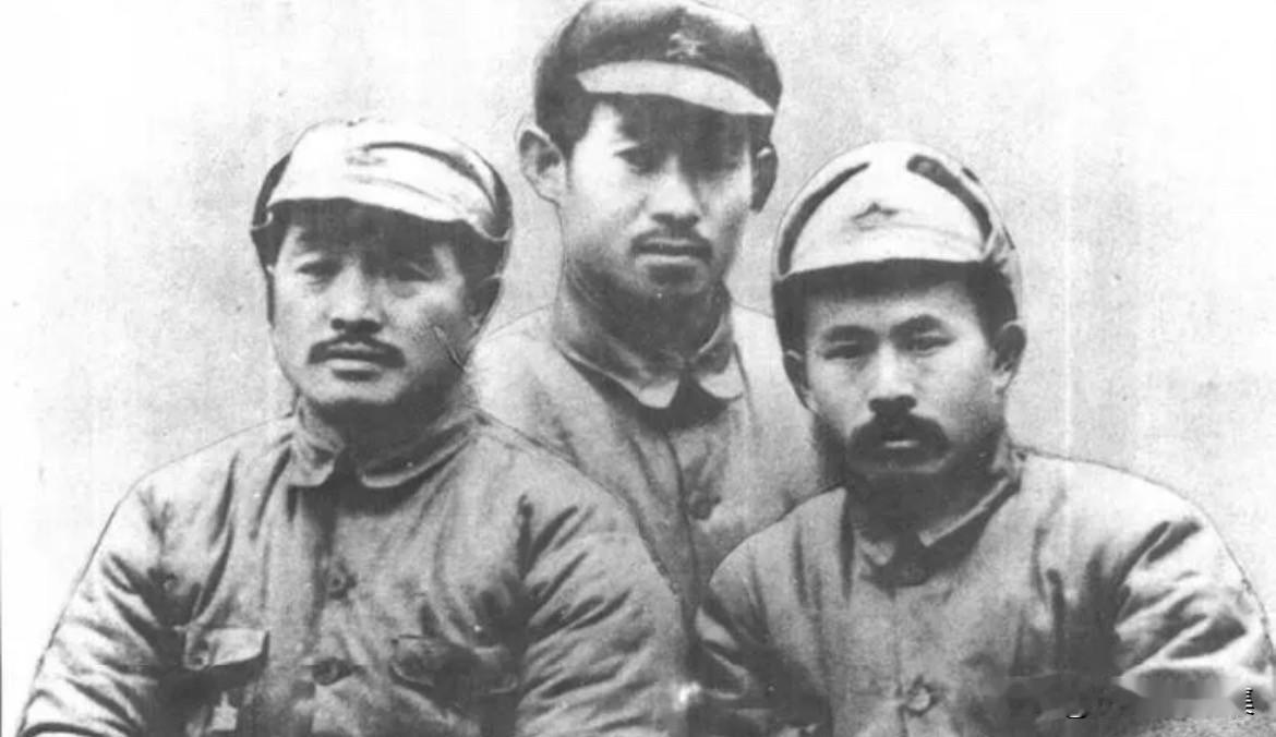 1934年10月，红三军与红六军团在贵州印江木黄胜利会师，红三军恢复红二军团番号