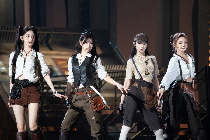 内娱不能没有浪姐大胆又鲜活的舞台，真实又敢闯的姐姐，内娱正因她们变得更加多元好看