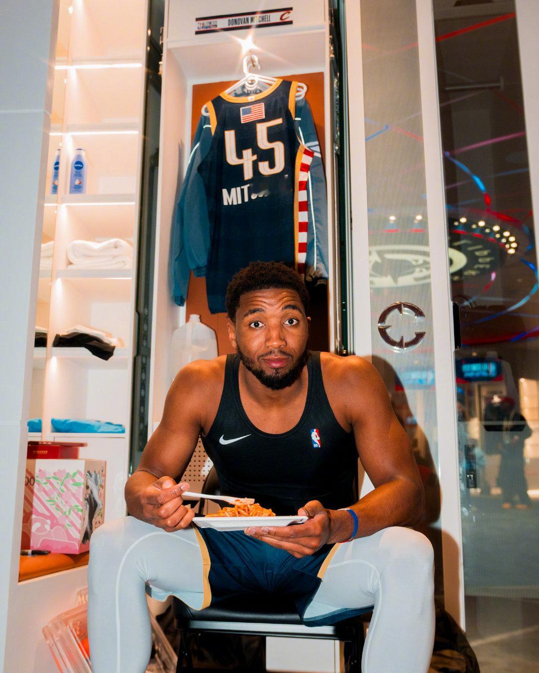 骑士米切尔克利夫兰骑士2026nba全明星 祝所有骑士家人们除夕快乐🎉开始吃年