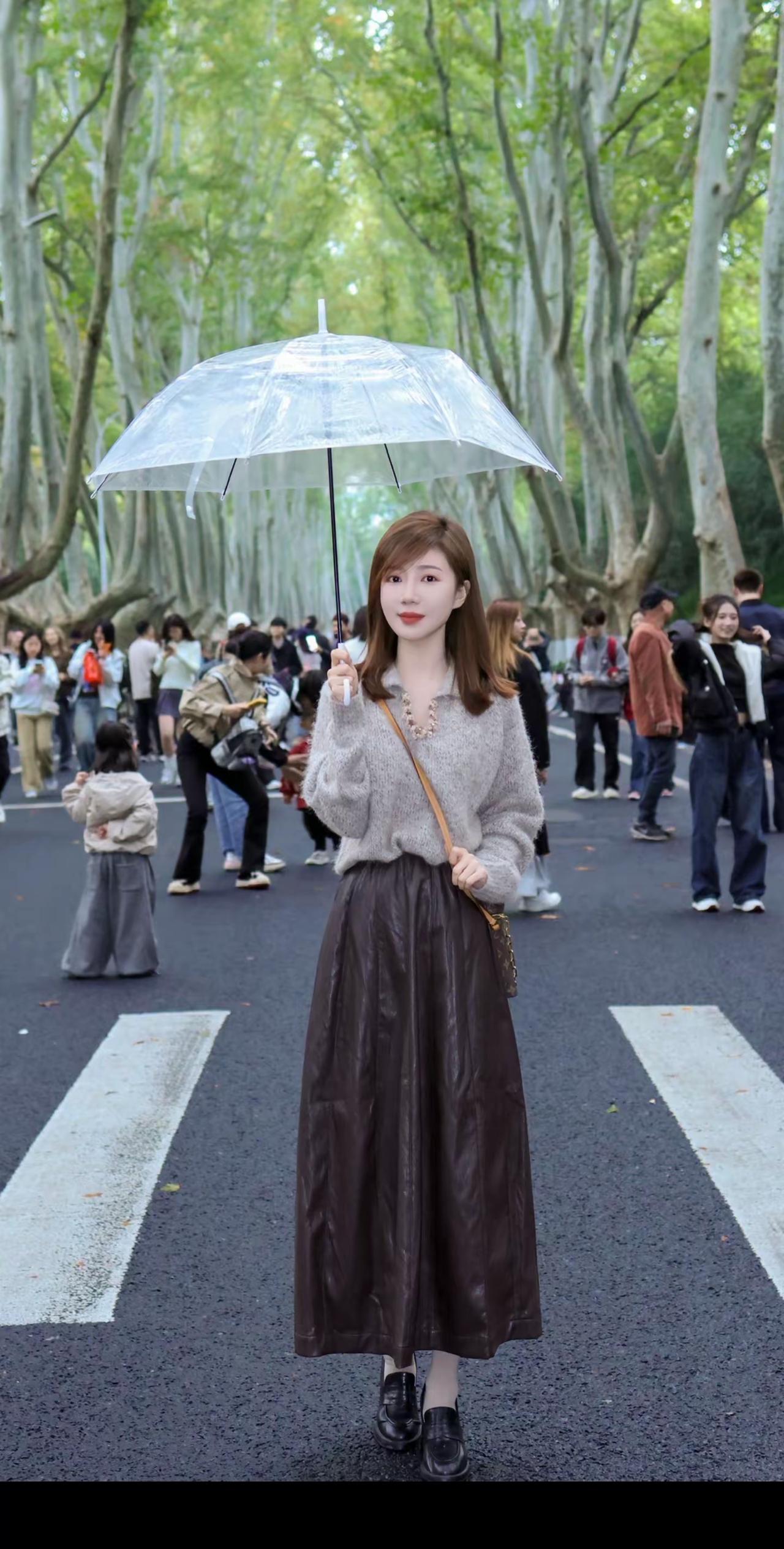 寒梅最堪恨，长作去年花。