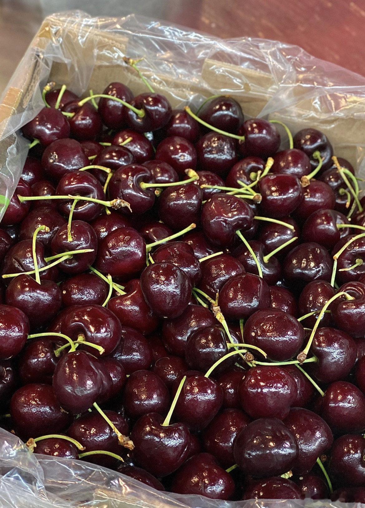 车厘子价格暴跌近40%跌40%还是很贵，需要尽快出现国产车厘子或者樱桃替代，才能