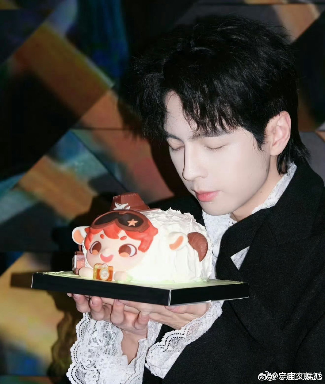 蒲熠星说自己是黄金左脸 蒲熠星自夸天生丽质，偏不靠脸吃饭，却靠有头脑的脸闯荡。还