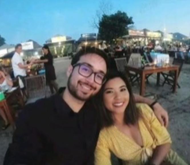 亚裔女子李柯琳为了留住白人男友克里斯，毅然将自己的左肾当作定情礼物，亲手送到了身