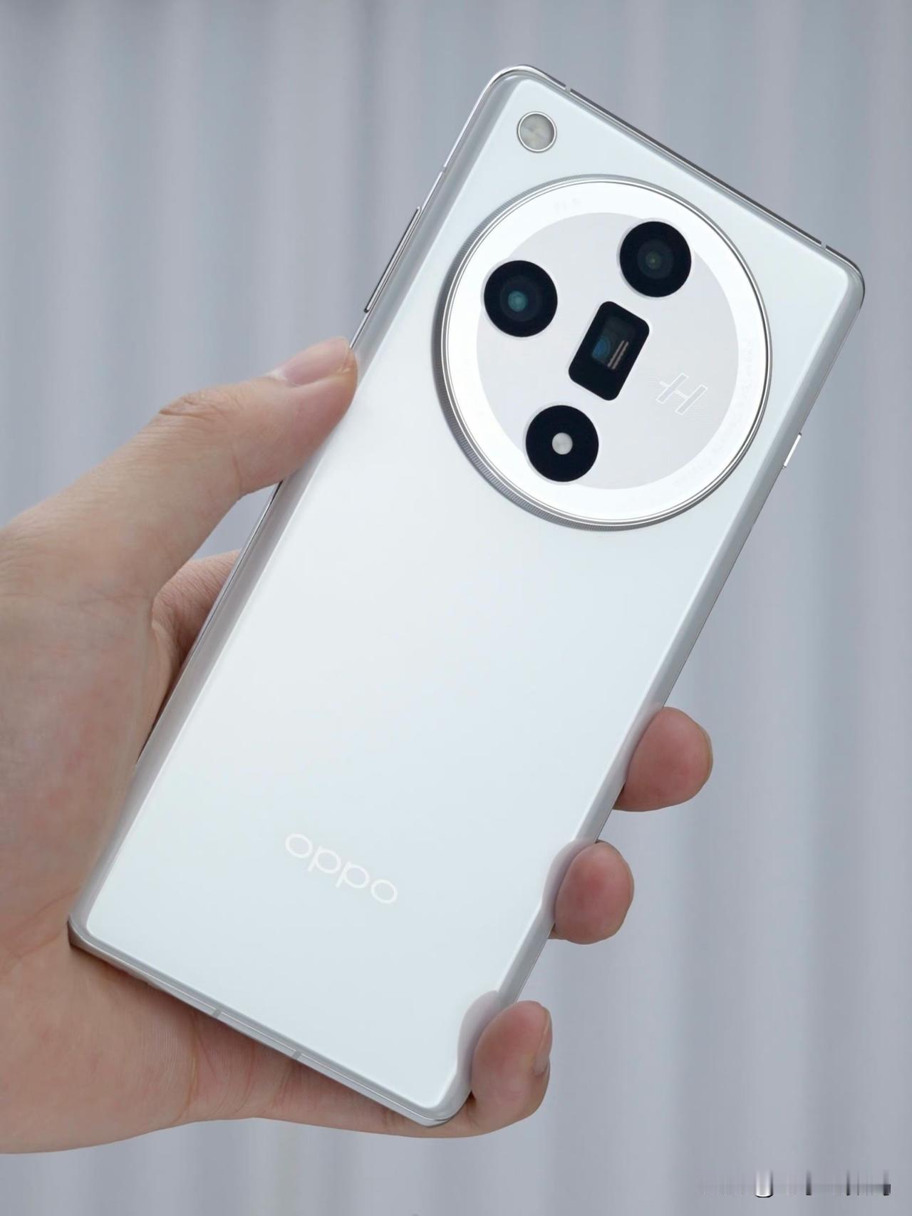 OPPO Find X7 这算是补齐最后一块短板了吧~
新增的白色不但解决了镜头