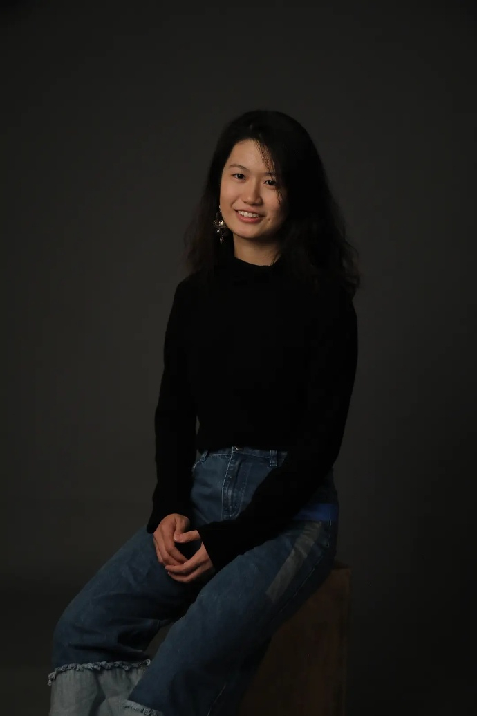 赖宇晴坠楼案最新进展 两名嫌疑人被裁定不予起诉，羁押130余天后获释。2026年