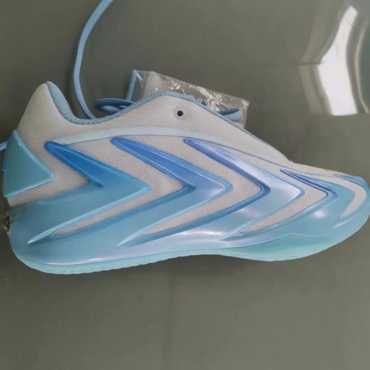 adidas Anthony Edwards 3 “Bliss Blue” 曝光