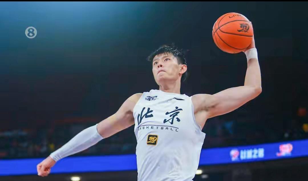 曾凡博重返北京首钢 放弃海外追梦征战新赛季CBA 12月19日，据首钢队相关消息