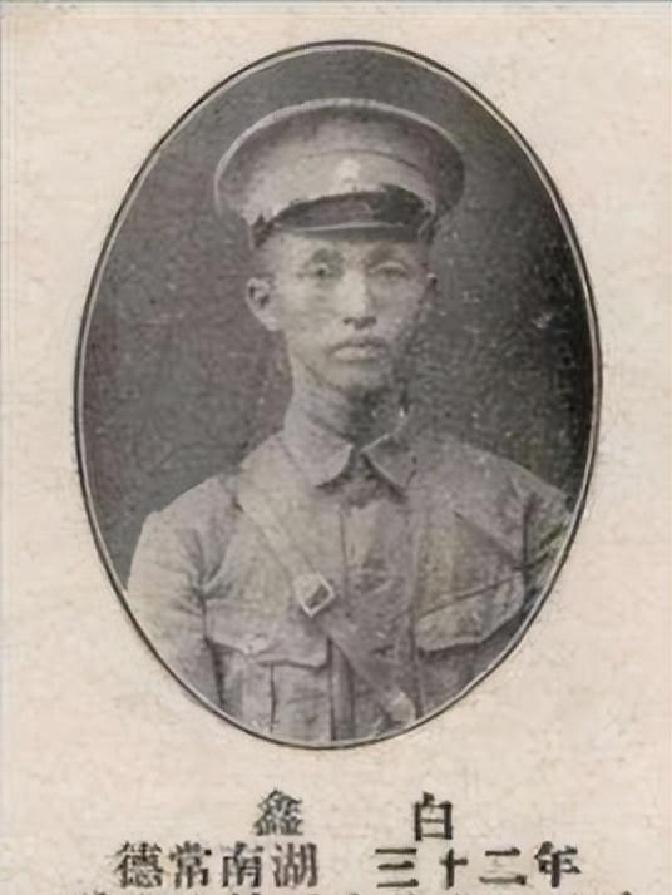 1929年，白鑫叛变后，去找以医生职务做掩护的地下党员柯麟看病，柯麟在给他问诊时