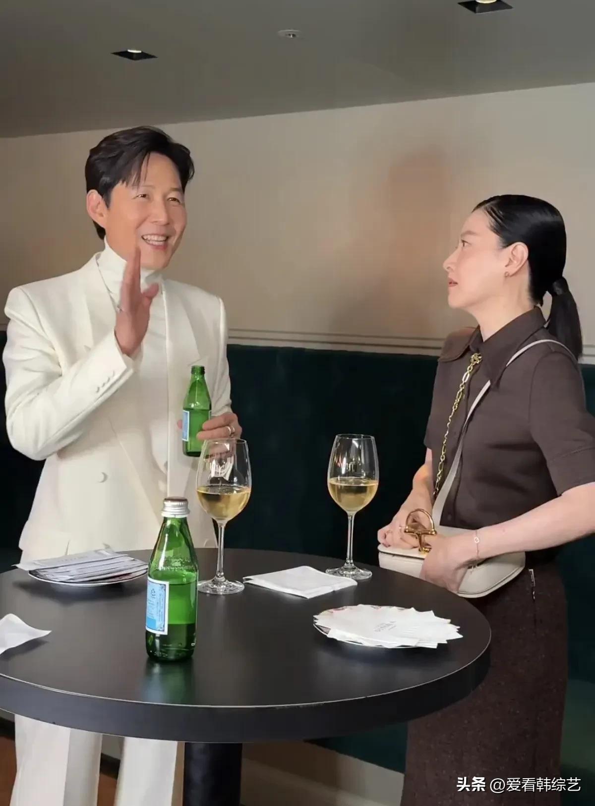 2日，演员李英爱在自己的Instagram上上传了多张照片。公开的照片中，时隔约