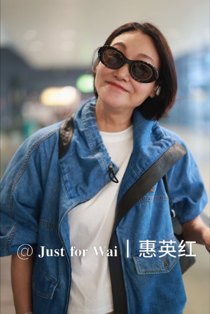 惠英红 生气好生气 红姐大方分享日常造型尽显魅力，没想到意外遭遇内容屏蔽，一句吐