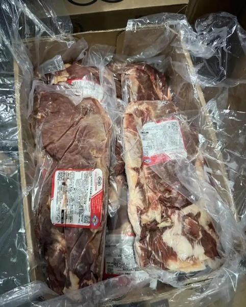 阿根廷为啥非得跑一万公里把牛肉便宜卖到中国？因为他们的牛肉根本卖不动。隔壁巴西牛