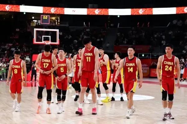 给中国男篮的建议：都是全国选出来的精英，应该按照球员特定制定各种防守进攻战术，搭