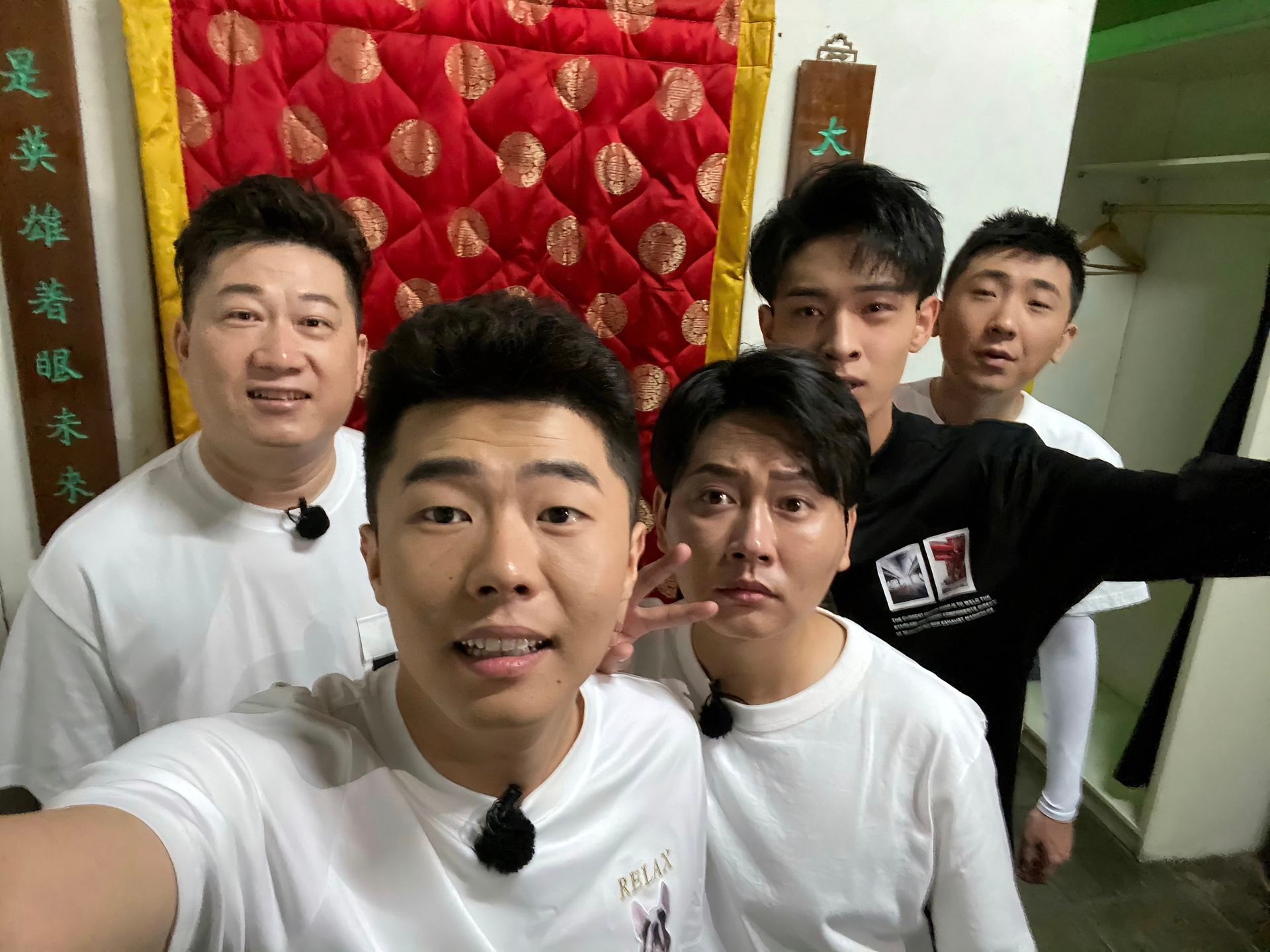 这合影有年头了！ ​​​