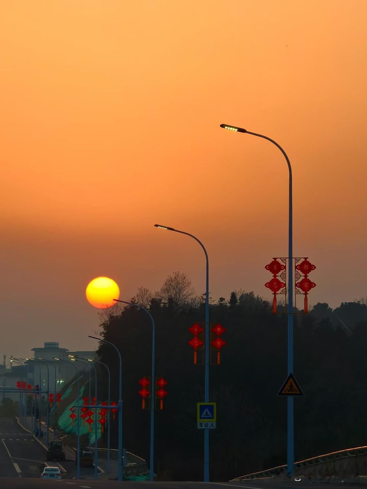 惟愿，家人无病无灾，生活顺顺利利，今年脱单！
