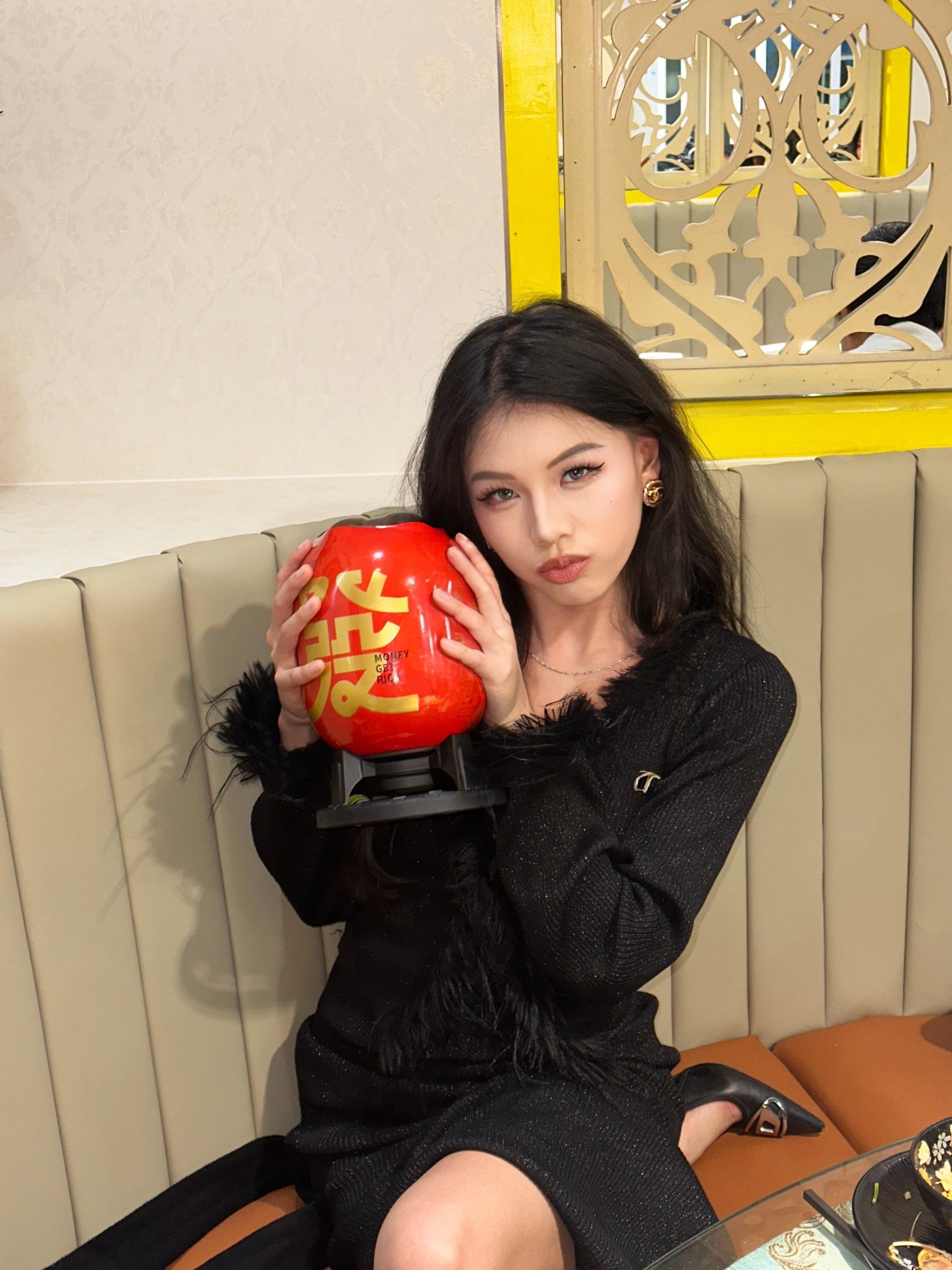 很内向 喝不了也不说 一直喝。