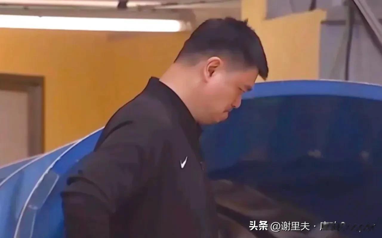 姚明有些不高兴了，女篮热身赛5分险胜土耳其，暖心一幕，女篮球员赛后握手祝福对方伤