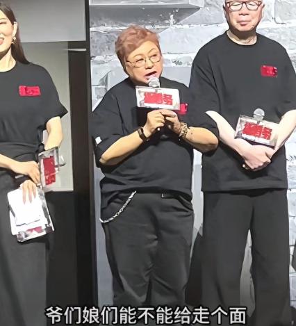 韩红是出了名的公益人，做慈善，最近因为站台朋友的电影而陷入舆论风波，她本人很激动