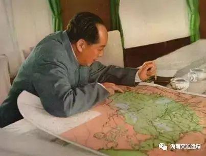 有人拼命抹黑毛主席？真相扎心：不是他错了，是他太为民
 
纵观百年党史，纵观世间