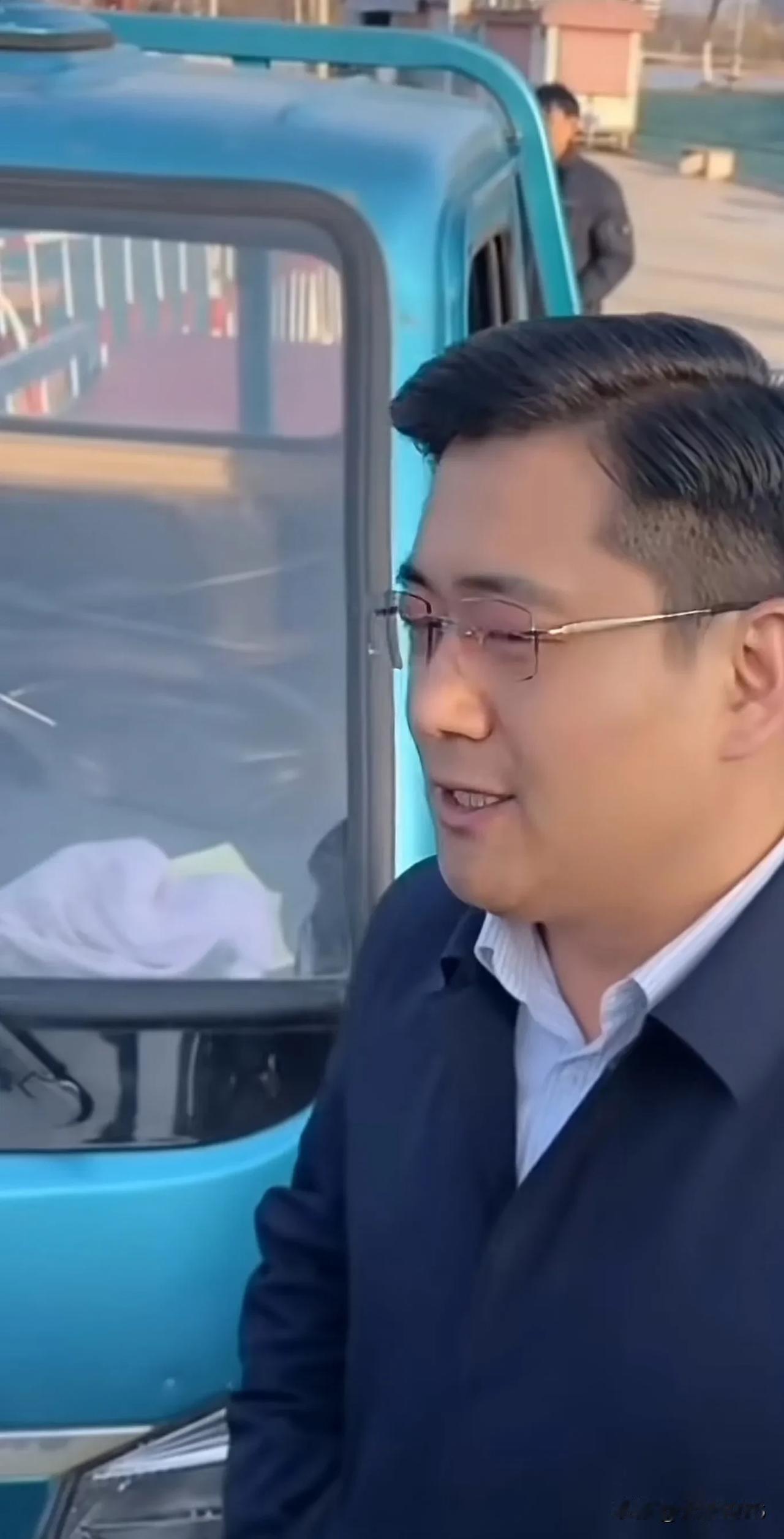 台前县将为刘皮特寻找容纳更多人的场地，大家误会台前县了！
[红包]刘皮特在直播现