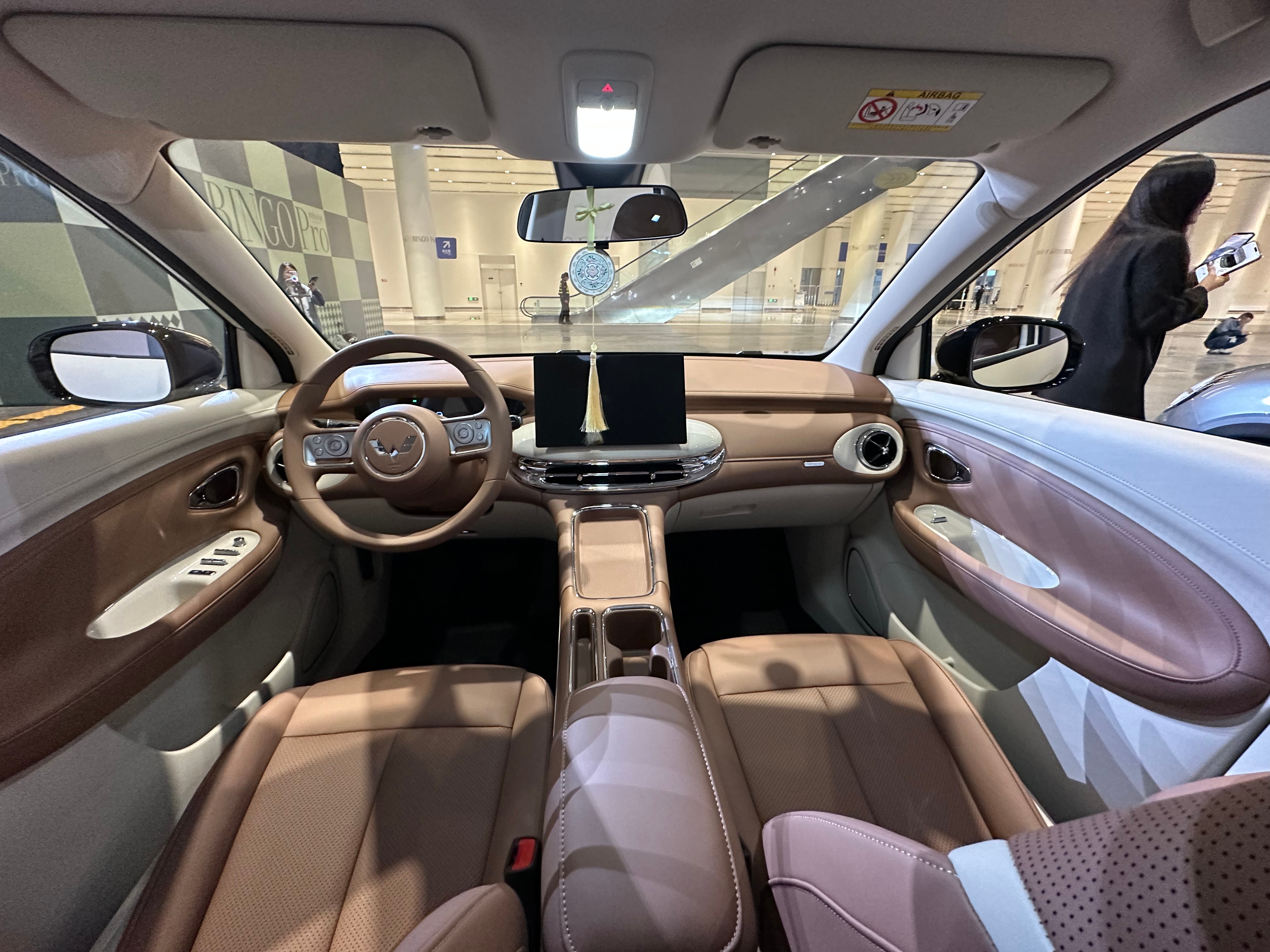 前几天受邀去了一趟五菱缤果Pro发布会，预售价5.88到7.28万，大家觉得性价