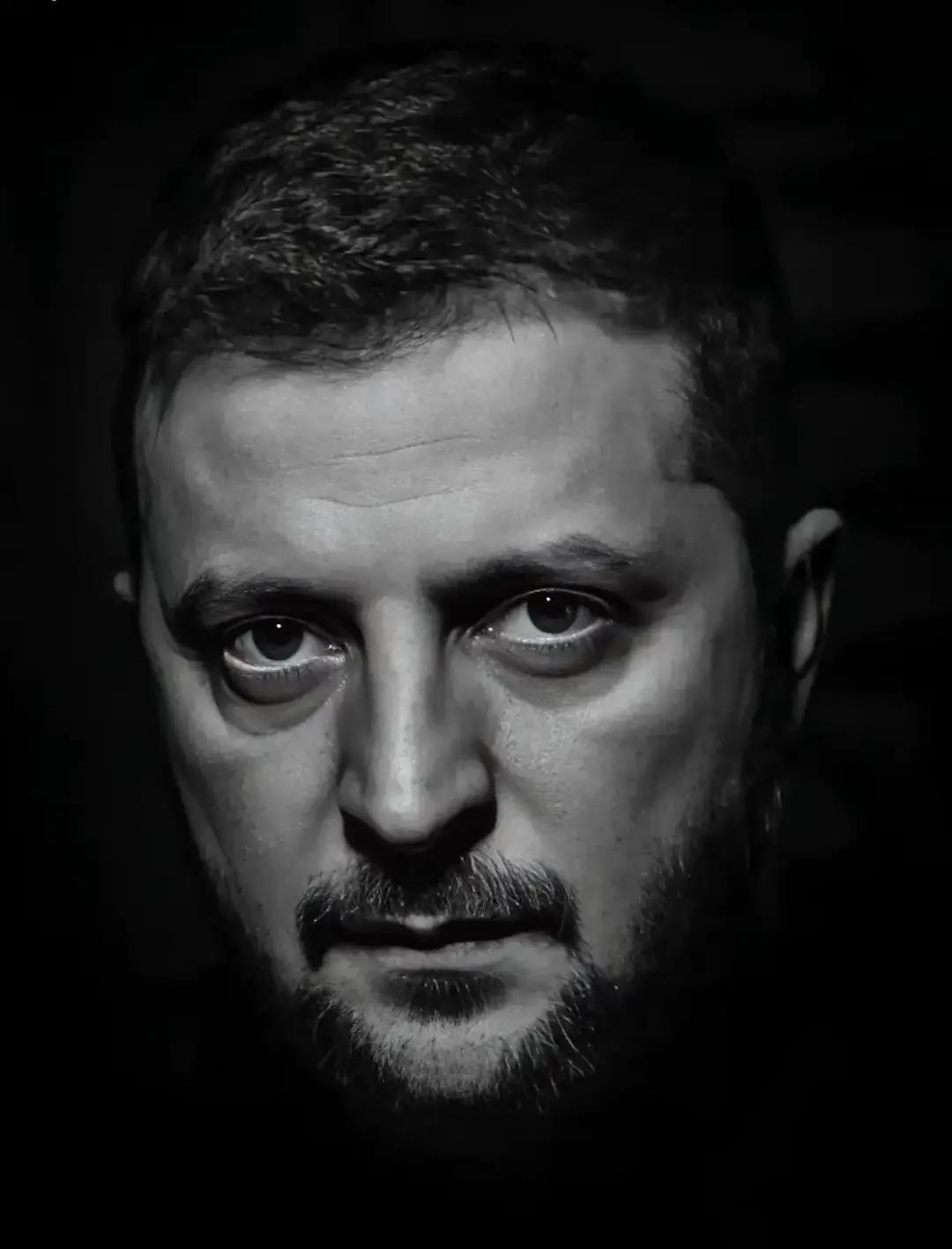 快讯！快讯！
主权不是打折商品，更不是摆在桌上随手换的筹码。乌克兰把枪举起来，不