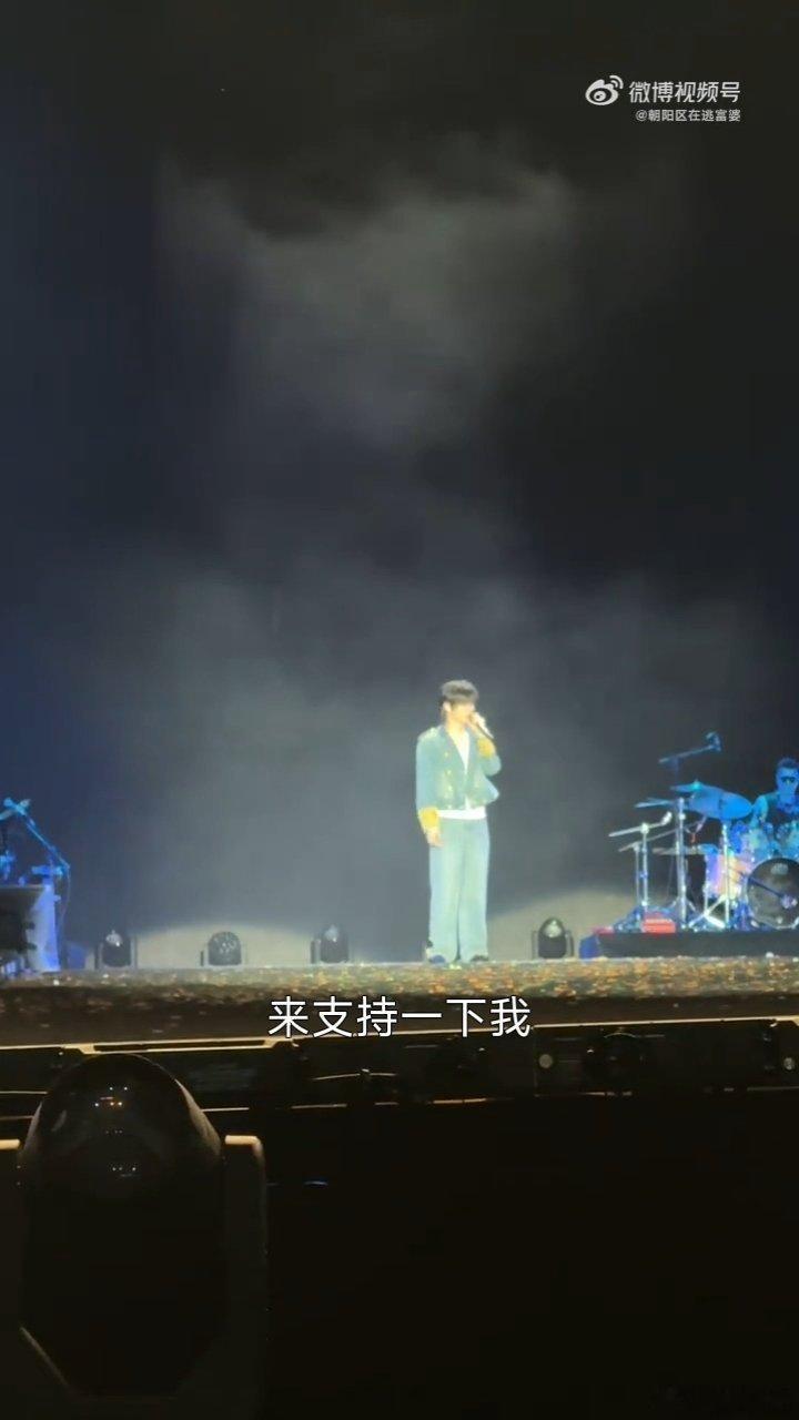 张子墨音乐节官宣下一场演唱会在北方海上生明月音乐节惊喜官宣！张子墨筹备演唱会，北