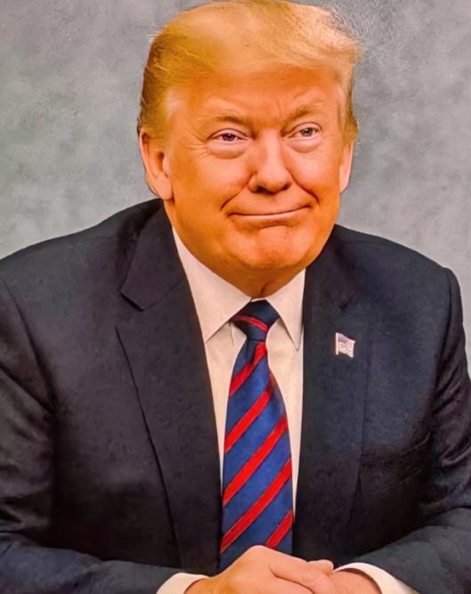 普京意想不到！就连马克龙也意想不到！特朗普居然承认：放弃全球霸权！将调整与中国的