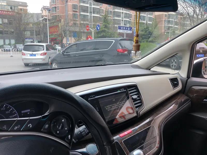 GL8和本田奥德赛家用哪个好，得看实际需求。
GL8车身大，空间宽敞，座椅舒适，
