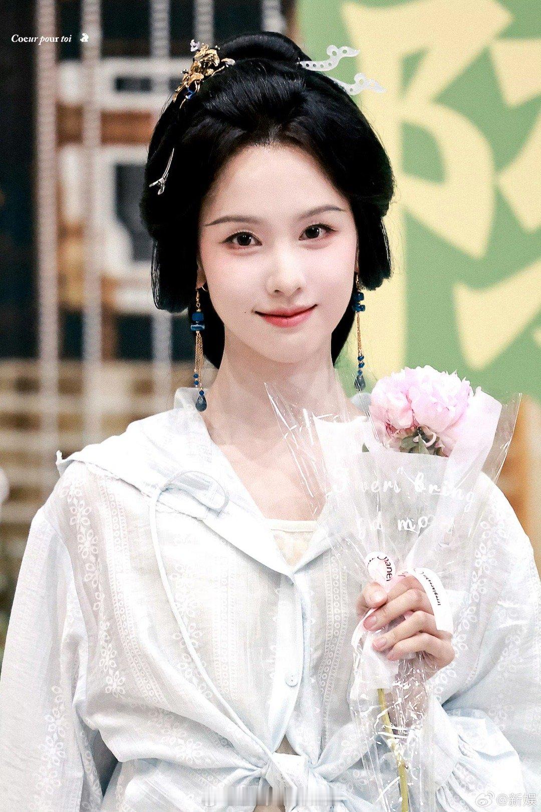 90花新一轮作品买股 2025年90花作品神仙打架！双剧在手底气足，题材选得准，