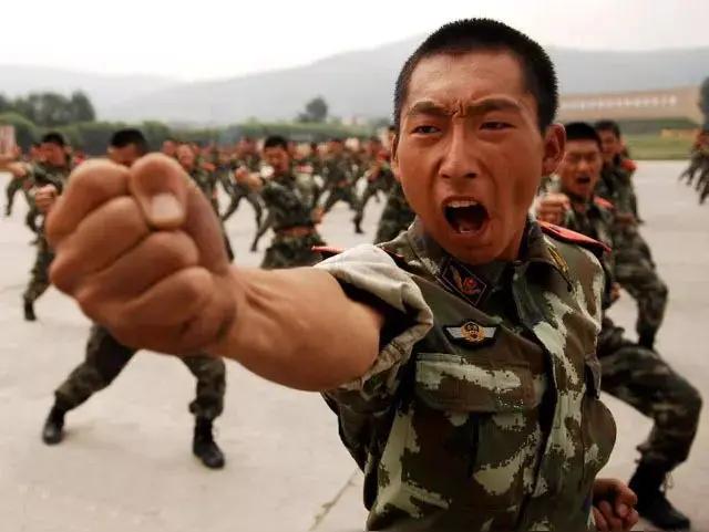 美国不希望俄罗斯倒下。
 
但美国有可能希望中国倒下。
 
美国对俄罗斯的"可控