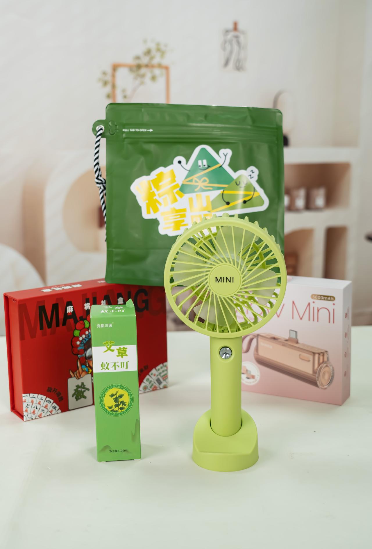 闪极这是知道我端午节要去露营吗？直接送来了一套露营装备，小风扇、凳子、Flow 