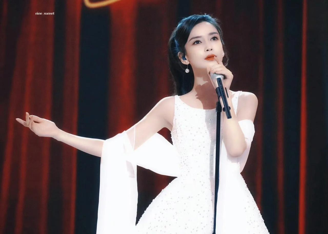 baby杨颖，引发热议！

8月29日，34岁的顶流女星杨颖因为一段视频，引起了