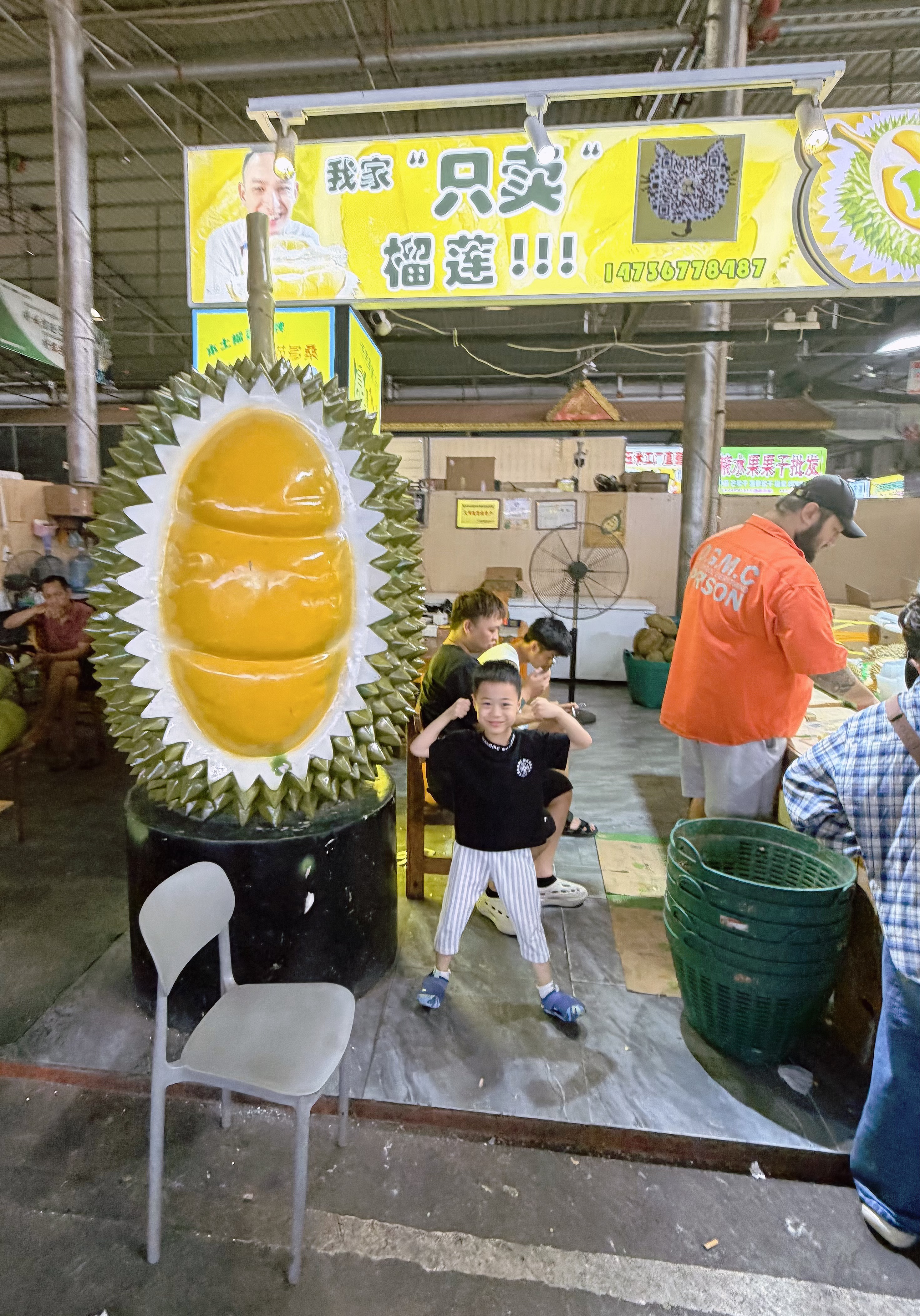 三伏季节去傣医院全家贴个三伏贴，保冬天不感冒。完事来曼阁采买些水果，榴莲季节🇹