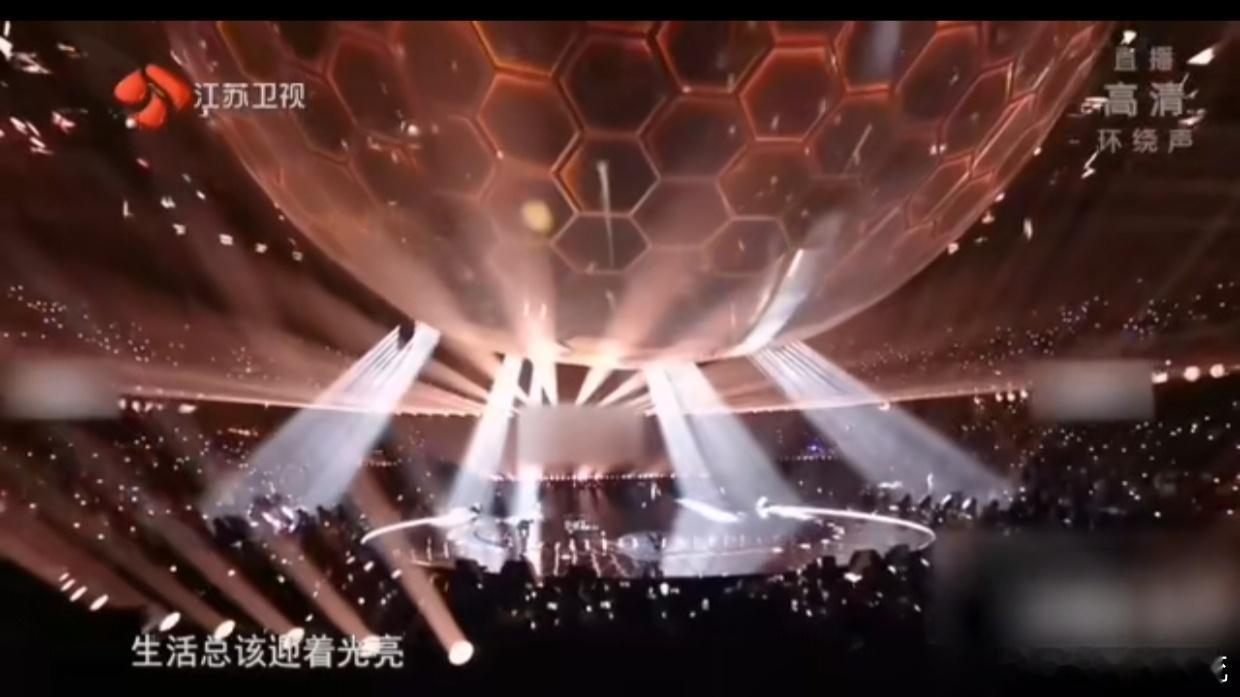 看跨年的和在乎仪式感的是一批人 曾经爸妈那代人，跨年盼着新衣新鞋，满心欢喜迎新年