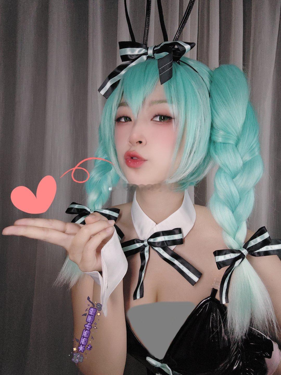 #cosplay[超话]##初音未来# miku兔女郎自拍～微博好像忘发这套了，