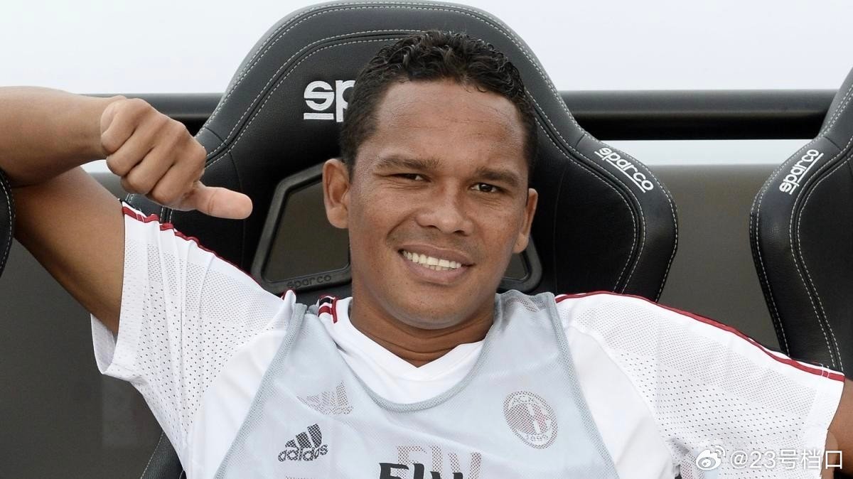 【全市场】AC米兰在马拉多纳球场对阵那不勒斯的比赛中失利，球队再次暴露出锋线终结